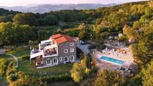 A stone house with a red roof, a swimming pool, and a patio area. - #1 Cinque Terre, Tuscany, Liguria, Lerici (Liguria)