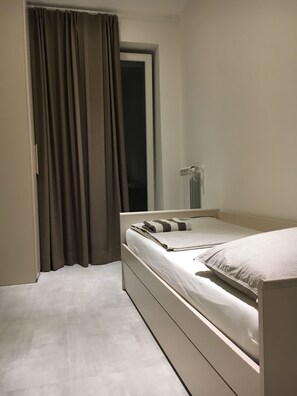 5 chambres, fer et planche à repasser, lit de bébé portatif, Wi-Fi