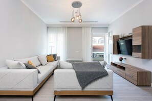 Kahden hengen luksushuone (yksi tai kaksi sänkyä) | Oleskelualue | 40–tuumainen plasmatelevisio, jossa satelliittikanavat