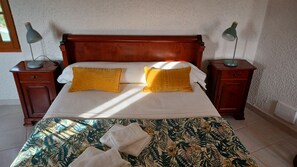 3 bedrooms, desk, iron/ironing board, free WiFi