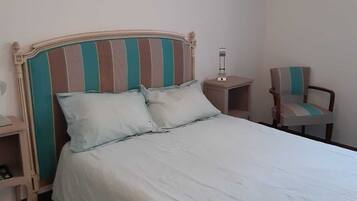 2 bedrooms, iron/ironing board, free WiFi