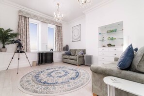 Smart TV, fireplace, video games, offices