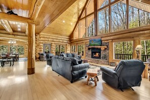 TV, fireplace, video games, DVD player - Rippling Stream, Hot Tub, Game Room, Secluded, Fire Pit, Free Attraction Tickets (Gatlinburg)