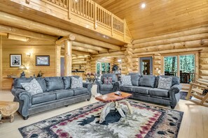 Lobby - Rippling Stream, Hot Tub, Game Room, Secluded, Fire Pit, Free Attraction Tickets (Gatlinburg)