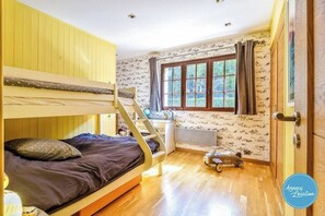 4 bedrooms, free WiFi, bed sheets