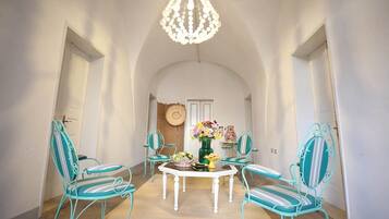 Standard-Zweibettzimmer, Mehrere Betten | Wohnbereich