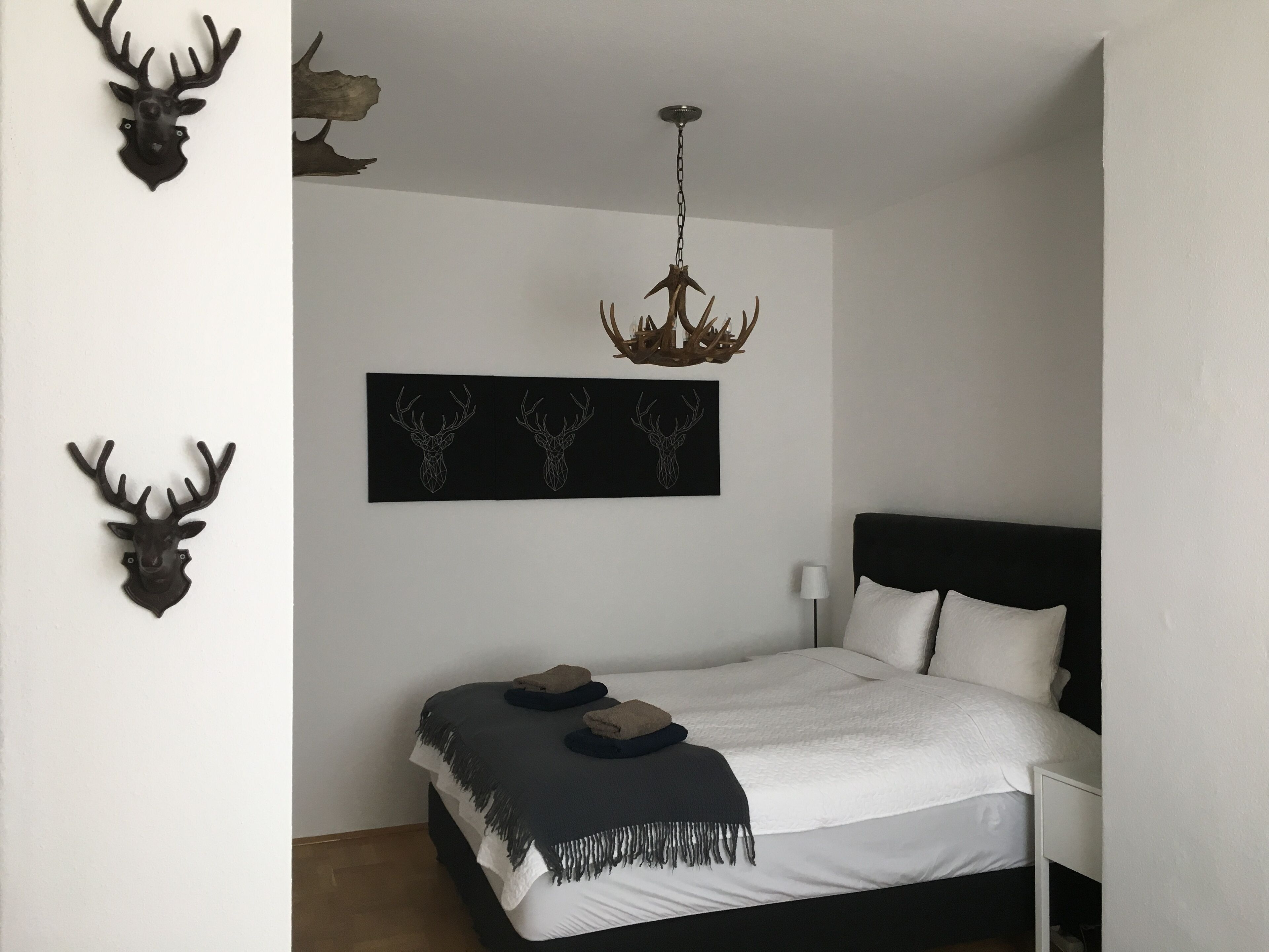 5 Schlafzimmer, Schreibtisch, Bügeleisen/Bügelbrett, Reisekinderbett
