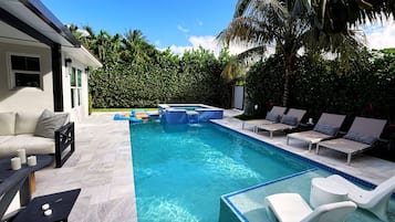 Piscine extérieure, piscine chauffée