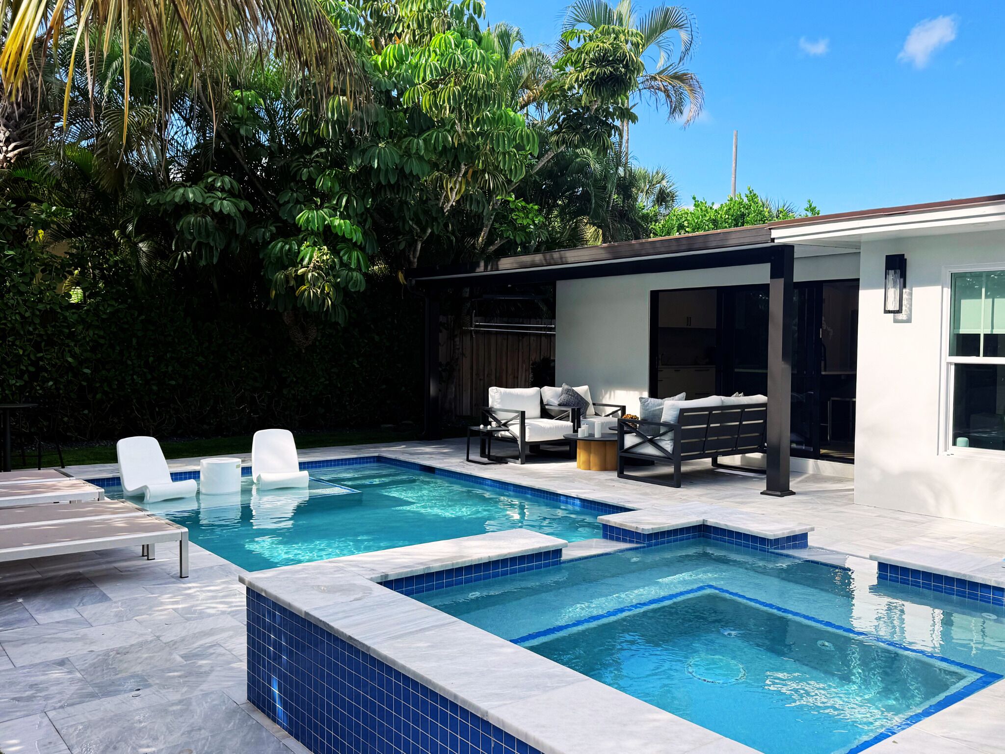 室外游泳池，恒温泳池