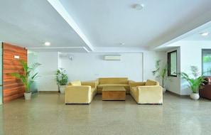 Coin salon dans le hall