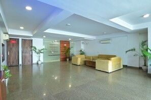 Lobby - MY HOTEL (New Delhi)