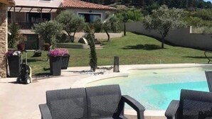 A two-story house with a swimming pool, outdoor furniture, and a landscaped garden. - Spacious VILLA 286 m2 overlooking the Sainte Victoire, garden, swimming pool. (Pertuis)