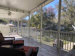 Terrace/patio - 200yd paddle to the Weeki Wachee River (Spring Hill)