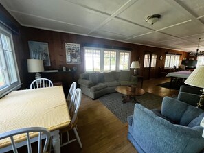 Smart TV, reproductor de DVD, libros y estéreo 