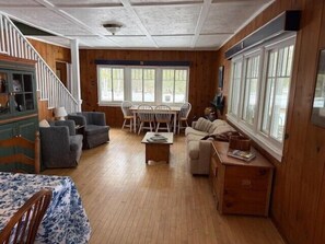 Smart TV, reproductor de DVD, libros y estéreo 