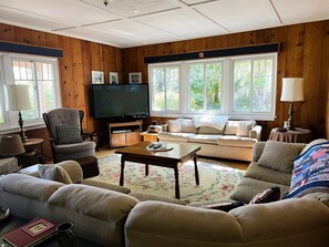 Smart TV, reproductor de DVD, libros y estéreo 