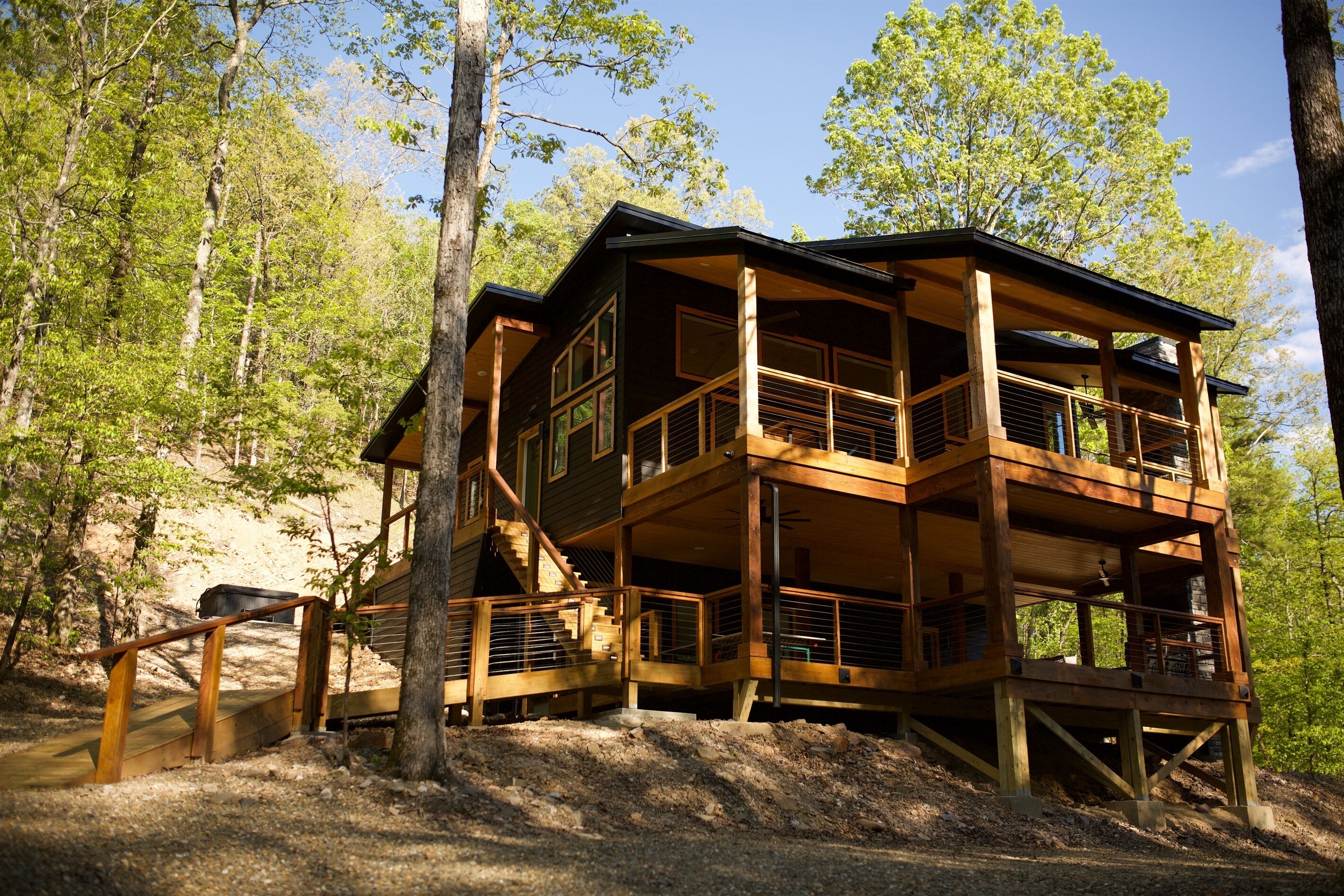 Luxurious Forest Cabin w/Treehouse Vibes/NearLake/Nature/Comfort/DogFriendly