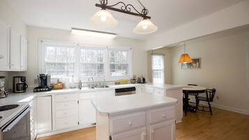 KylskÄp, mikrovÄgsugn, ugn och spishÀll