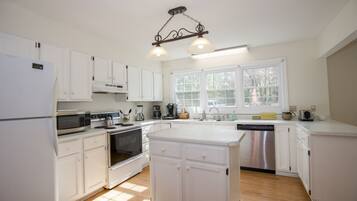 KylskÄp, mikrovÄgsugn, ugn och spishÀll