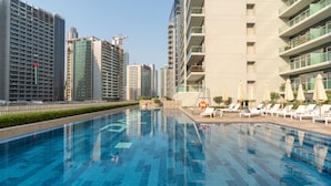Pool - Elegant 1BR Apt Near Down Town (Dubai)