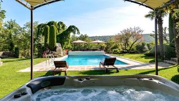 Piscine extérieure, piscine chauffée