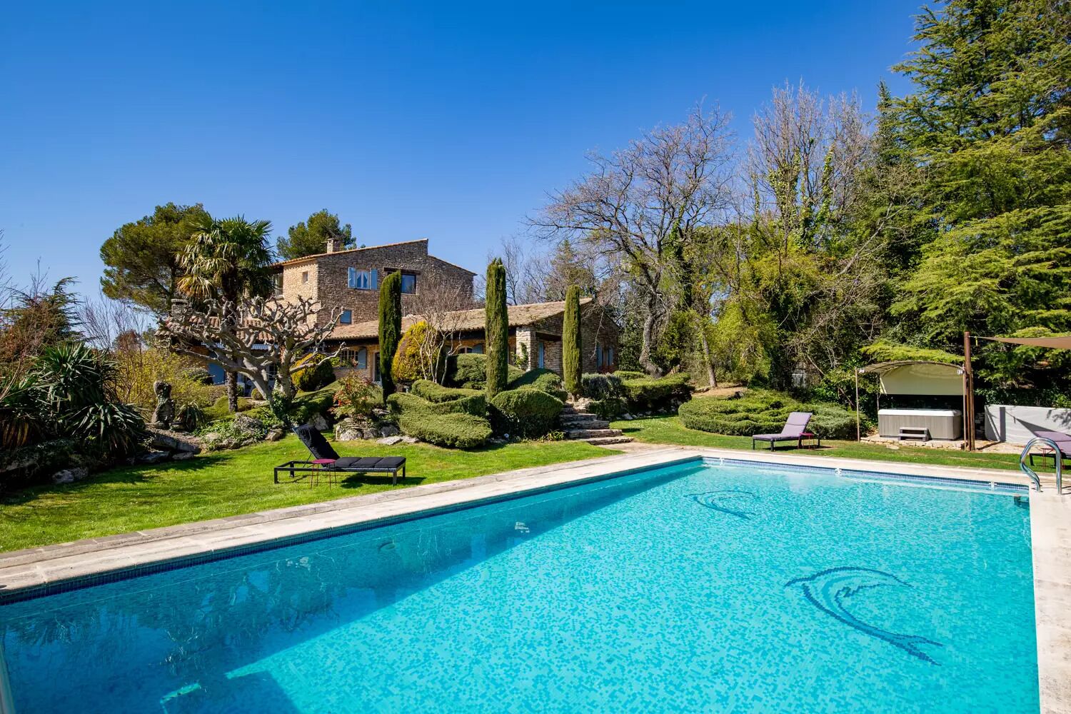 室外游泳池，恒温泳池