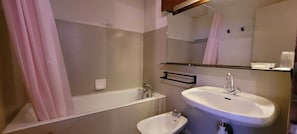 Bathroom - Seasonal rental Contamines Montjoie 5 minutes from the ski lifts in winter (Les Contamines-Montjoie)