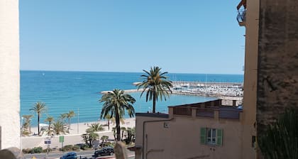 3min walk BEACHES, PARKING Town Hall, Pedestrian street Quiet 42 m2 CLIM 3p max