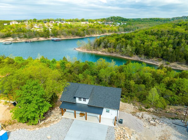 Exterior - Beautiful Views and Tons of Space in this Majestic 5 Bed Home on Table Rock!! (Branson)