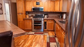 雪櫃、微波爐、焗爐、爐具