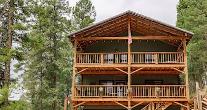 Spacious, Mystic Woodlands Lodge