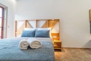 Egyptian cotton sheets, premium bedding, pillow-top beds, in-room safe - Manos Studios (Kantanos-Selino)