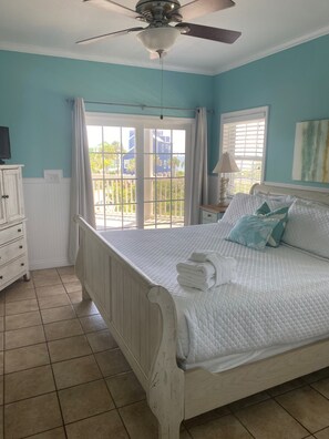 6 bedrooms, iron/ironing board, WiFi, bed sheets
