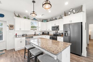 Fridge, microwave, oven, stovetop - (4 Minute Walk to Beach) Screened in porch & MBR on ground level (Cape San Blas)