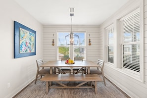 Dining - (4 Minute Walk to Beach) Screened in porch & MBR  on ground level (Cape San Blas)