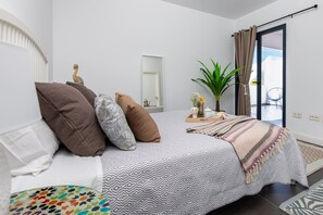 1 soverom, safe på rommet, strykejern/-brett og reiseseng for barn