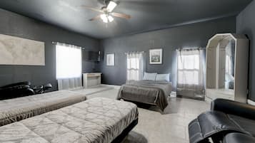 4 bedrooms, in-room safe, desk, iron/ironing board