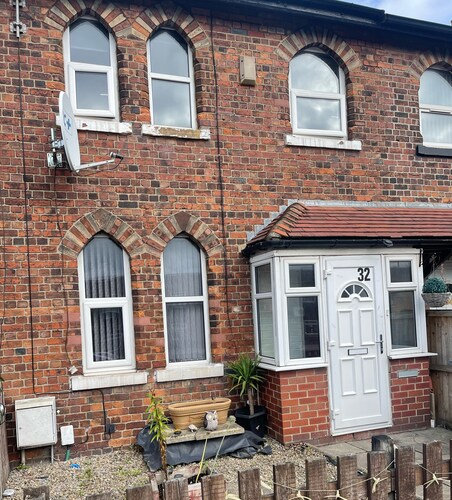 Cheerful 2 bedroom house in this popular area of bradford BD2