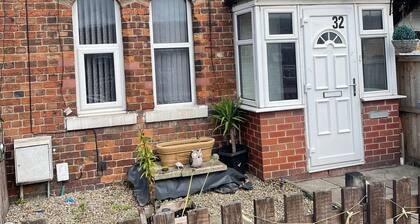 Cheerful 2 bedroom house in this popular area of bradford BD2