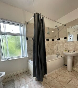 Handtücher, Seife, Shampoo, Toilettenpapier