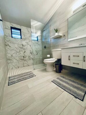 Shower, hair dryer, towels, soap - Yagueri 16 - Your Ideal Family Retreat in Villa Taina de Boqueron, sleeps 8 (Cabo Rojo)