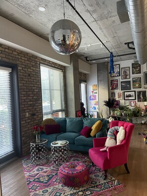 المنشأة من الداخل