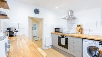 Frigorífic, forn, cafetera i tetera i torradora