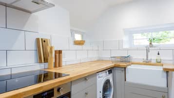 Réfrigérateur, four, cafetiÚre/bouilloire, grille-pain