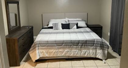 Amazing 2 bed/2 bath apartment 9 mins from LSU - King Size Beds