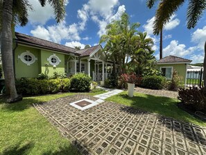 Property grounds - Beautiful West Coast villa, shared pool, Inc Fairmont Beachclub access for four. (Porters)