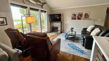 Smart TV, books, stereo