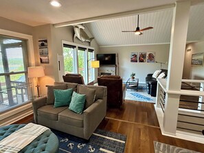 Smart TV, books, stereo