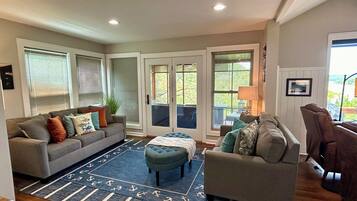 Smart TV, books, stereo