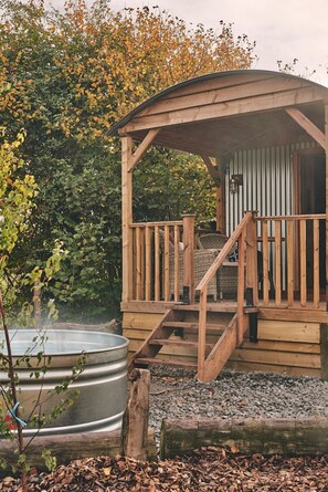 Terrace/patio - Big Sky Hideaway - Luxury Cottages (Leominster)